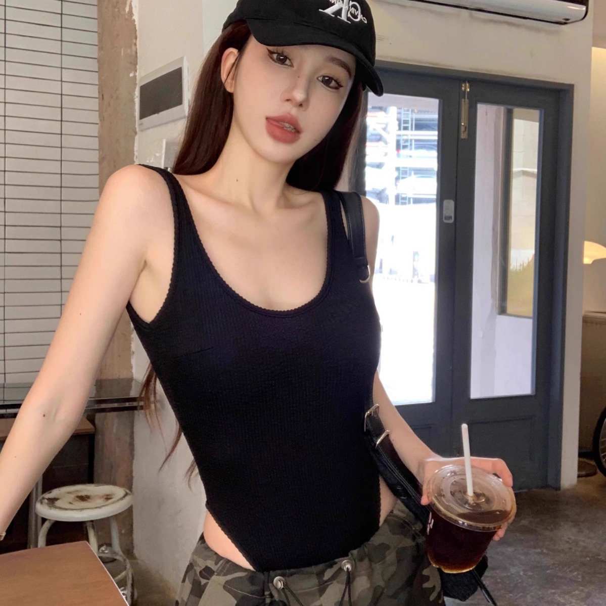 Suspender Tank Top - Barboteuse à bretelles noires pour femme,